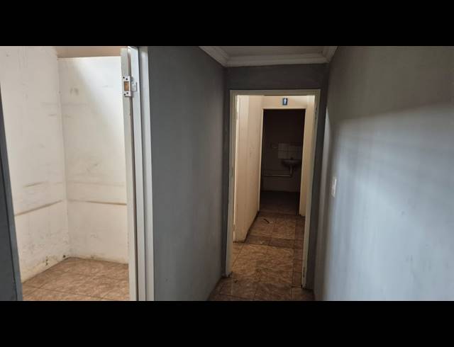 180M² BUSINESS TO LET IN MINNEBRON